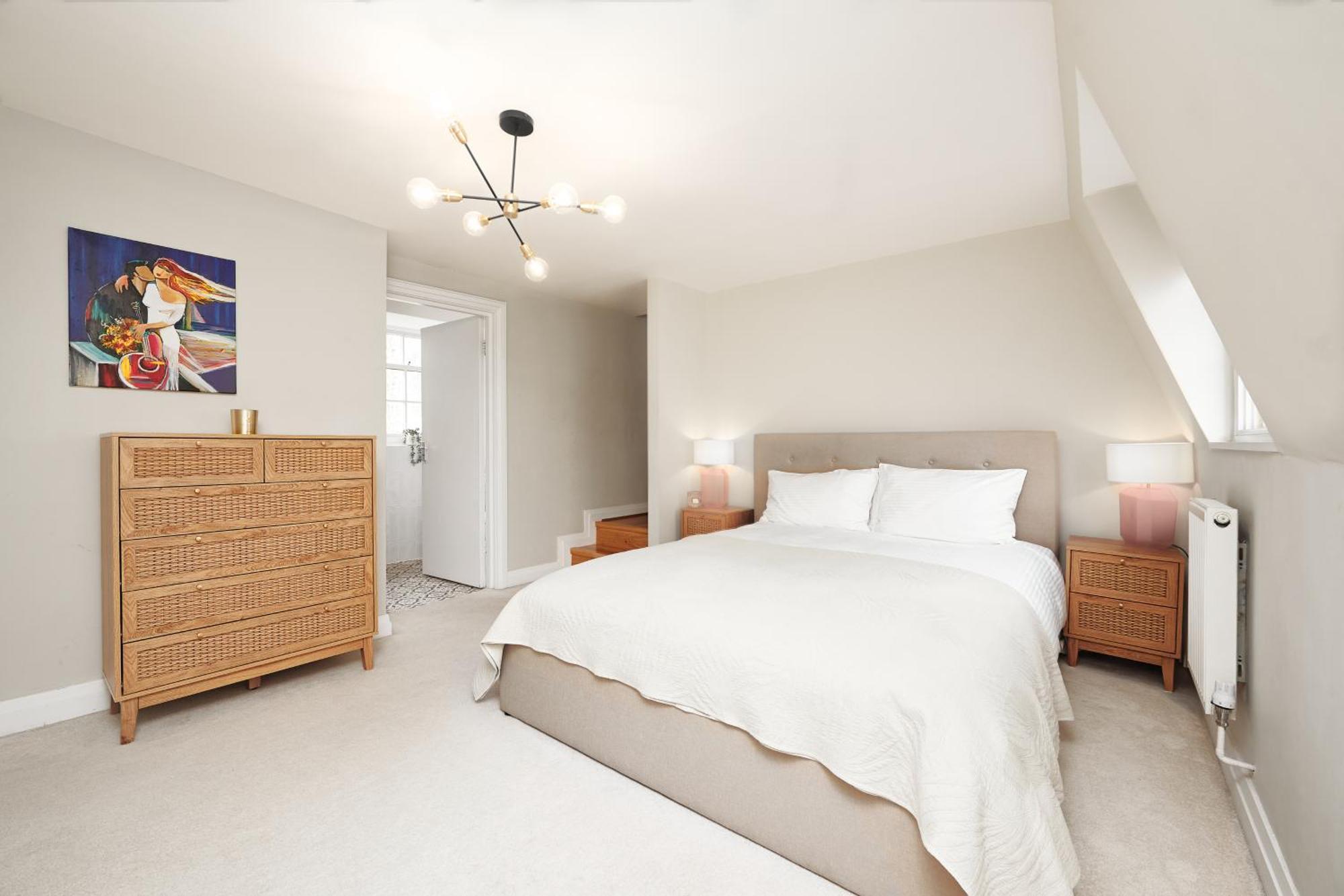 Relax & Recharge At Cozy Paddington, King Bed * London