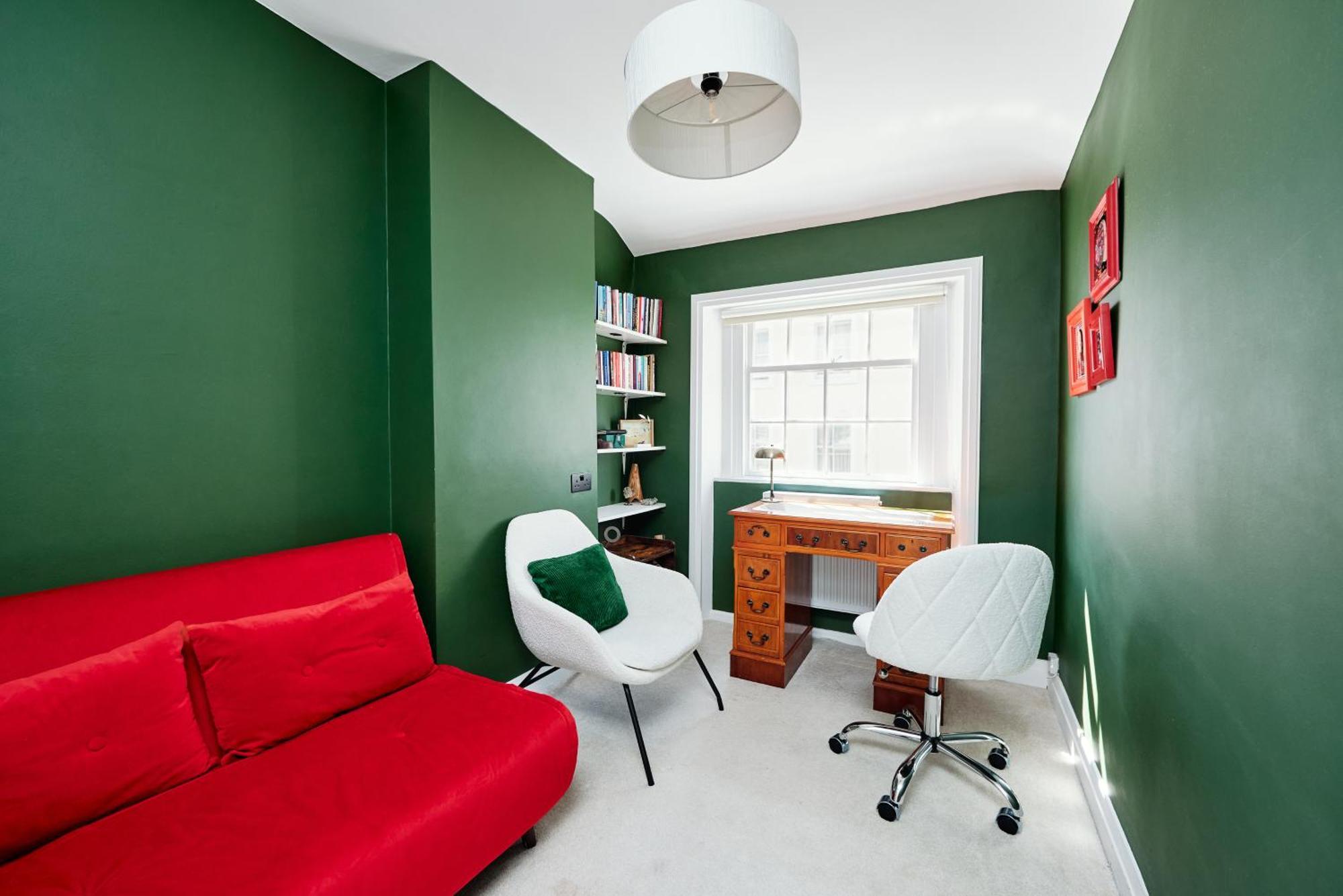 Relax & Recharge At Cozy Paddington, King Bed Apartment London