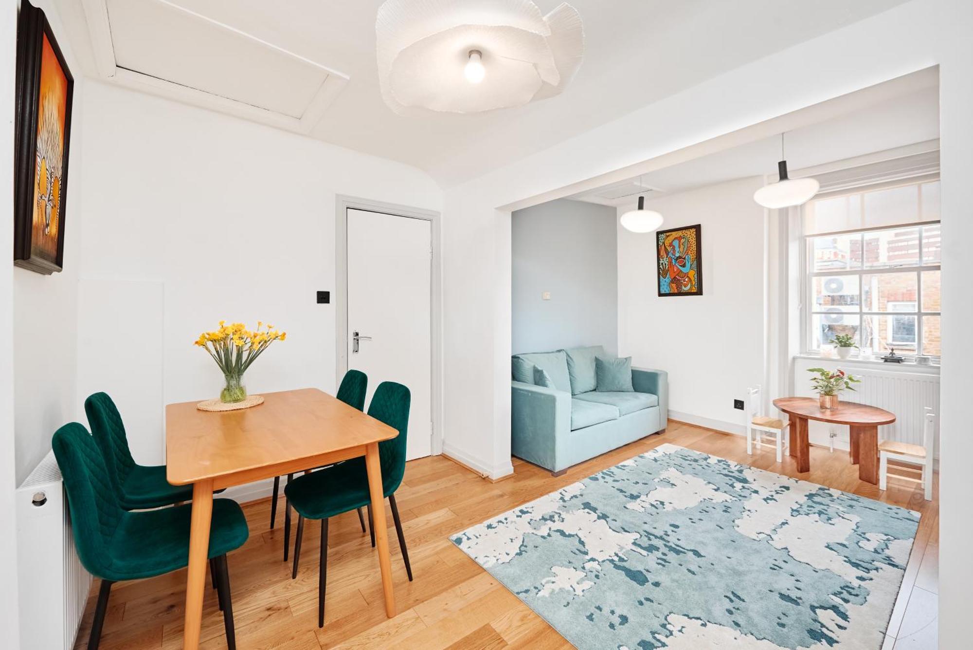 Relax & Recharge At Cozy Paddington, King Bed Apartment