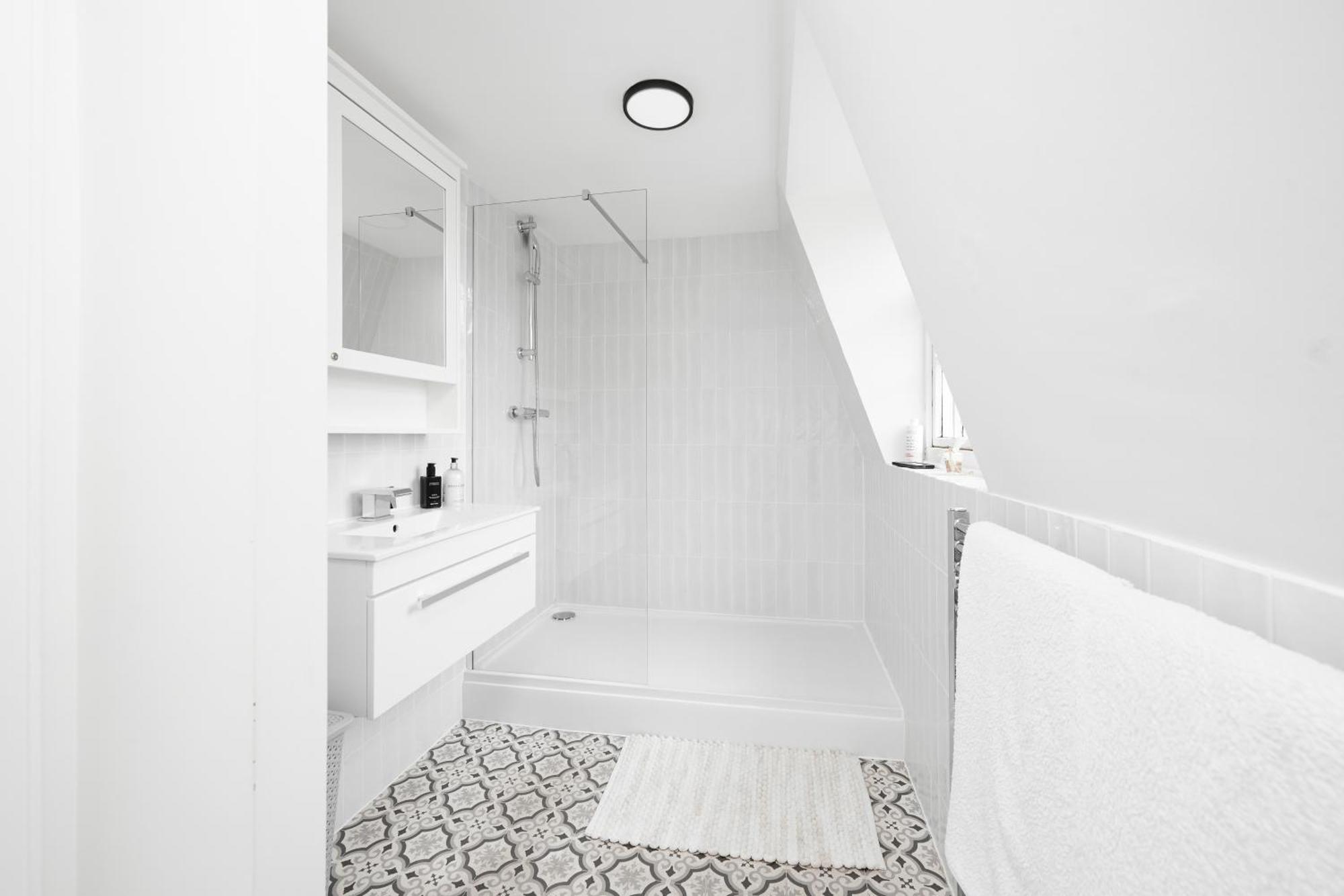 Relax & Recharge At Cozy Paddington, King Bed Apartment London