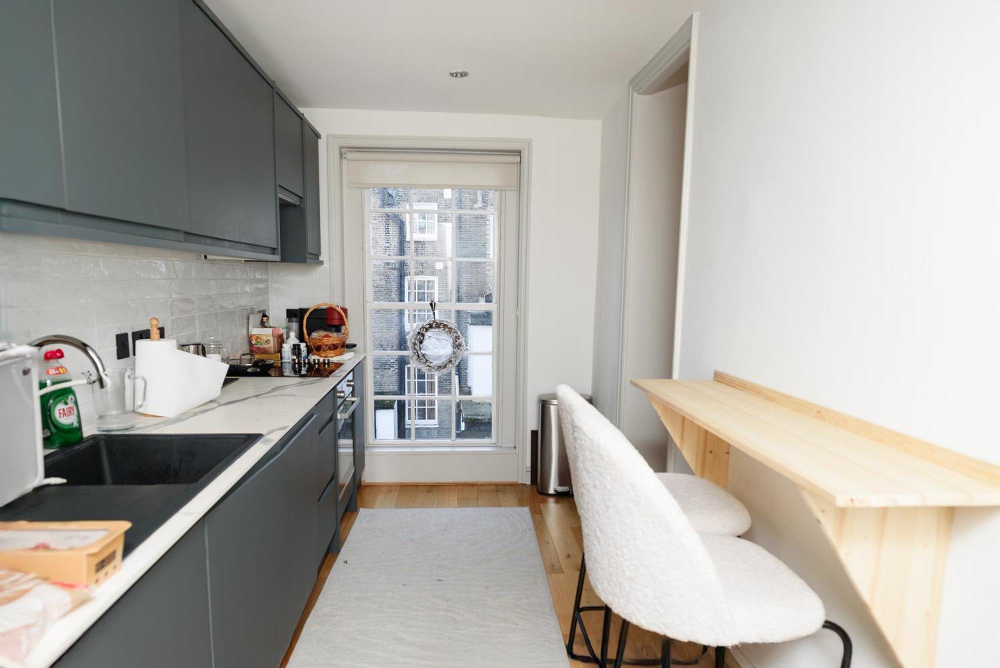 Relax & Recharge At Cozy Paddington, King Bed Londra